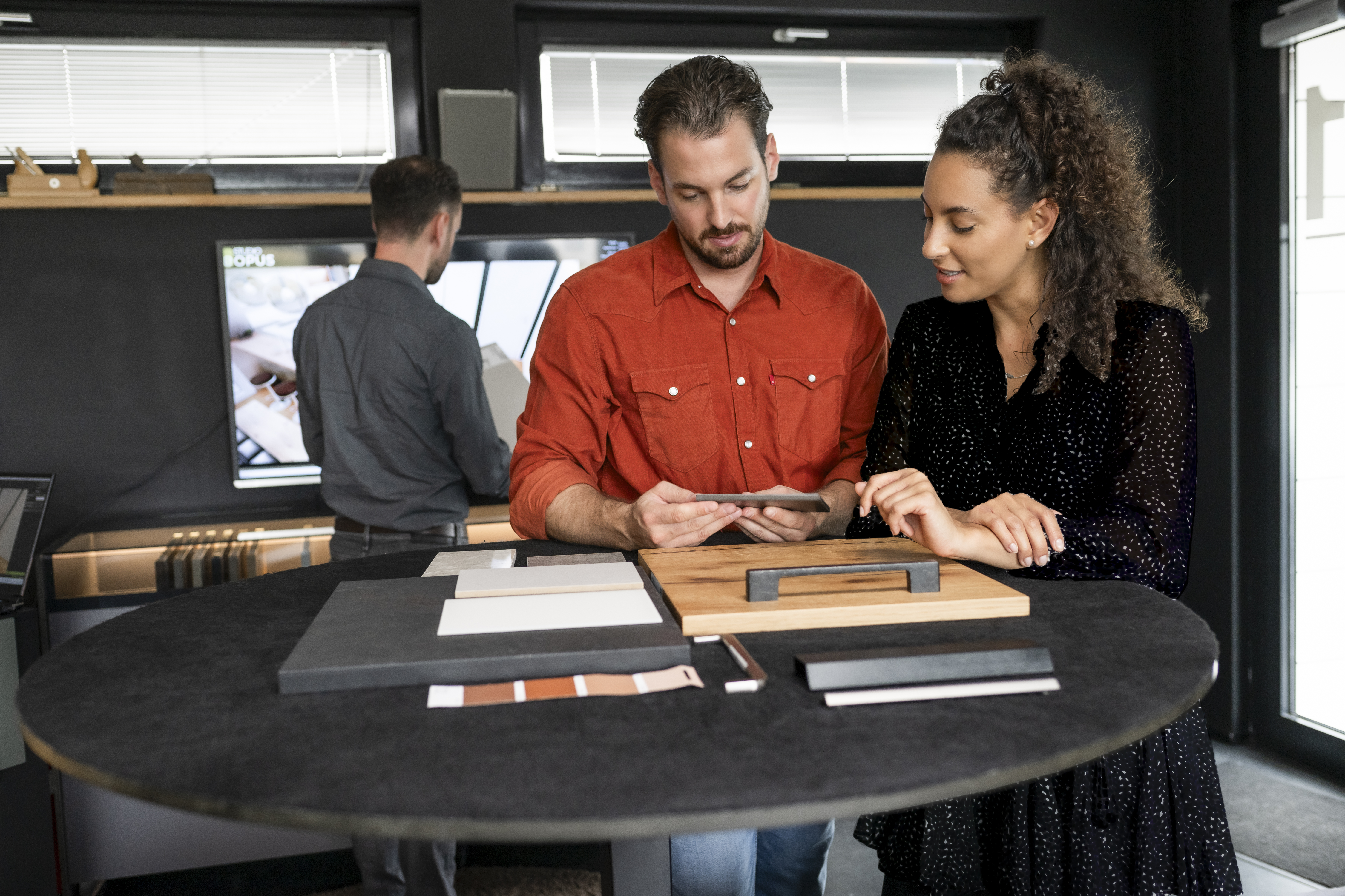 Beratungsgespräch Küchenkauf Menschen